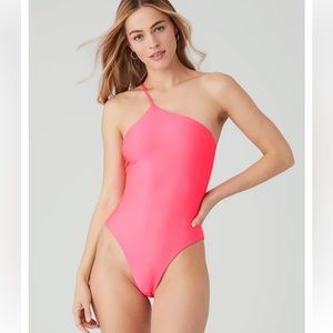 Alo Yoga • Airlift Plie Bodysuit in Fluorescent Pink Coral